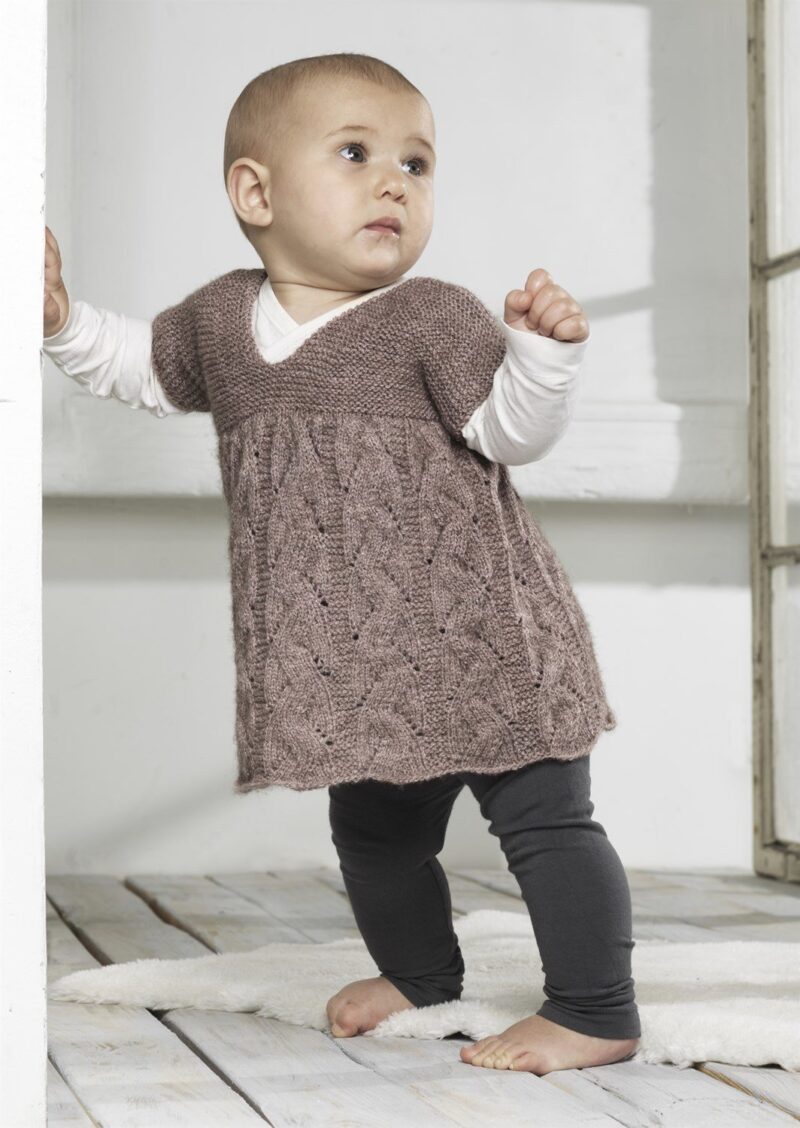 Fin babykjole og supernemme sokker, 4412 - Katmandu -