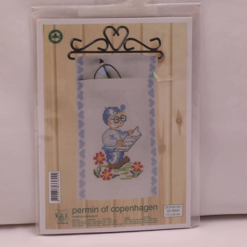 Broderi kit - Dreng m. avis, 11x20 cm -