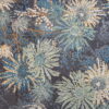 Flerfarvet blomster på blå bund - Chiffon, viskose/polyester - Info mangler