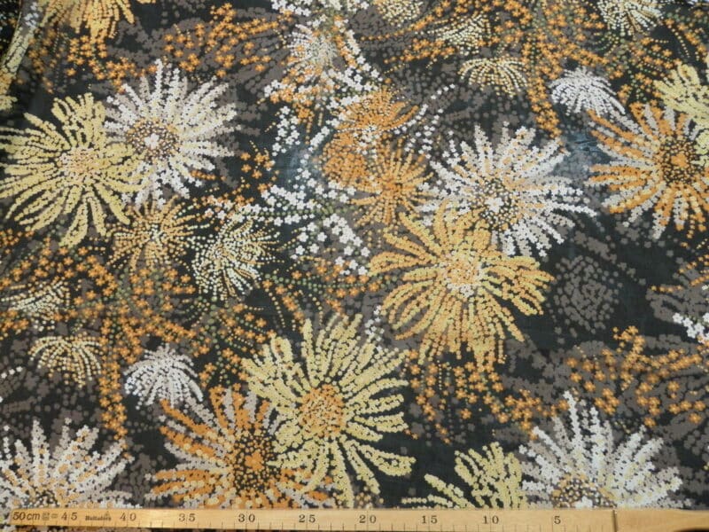 Flerfarvet blomster på sort bund, Chiffon, viskose/polyester - Info mangler