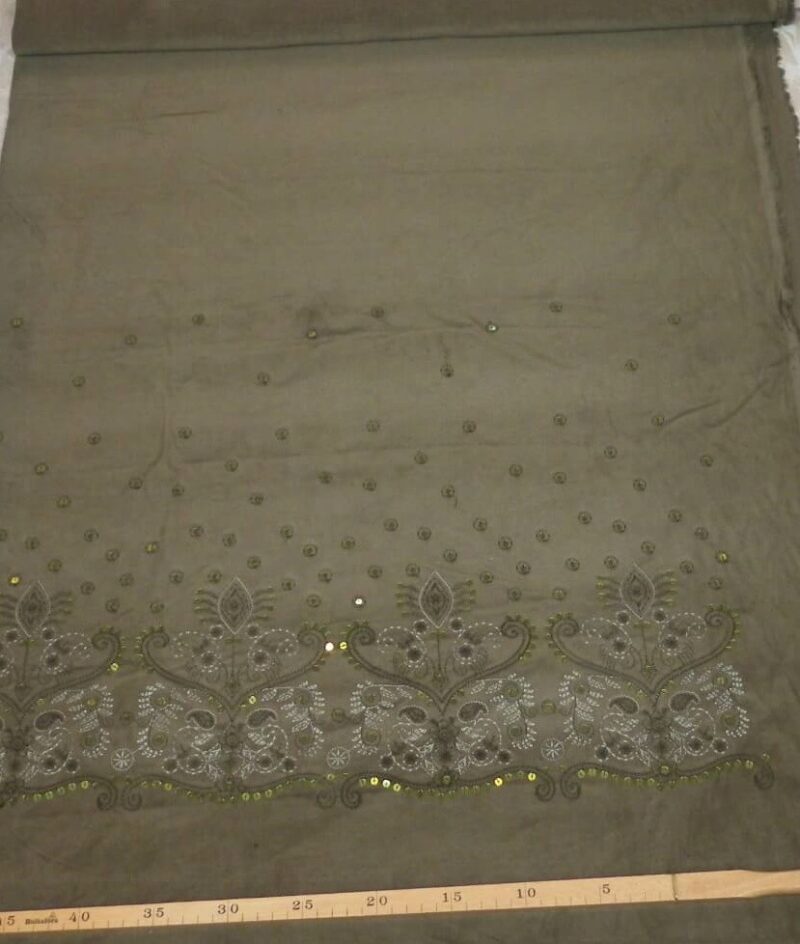 Mosgrøn med broderi og palietter - Babyfløjl - Info mangler