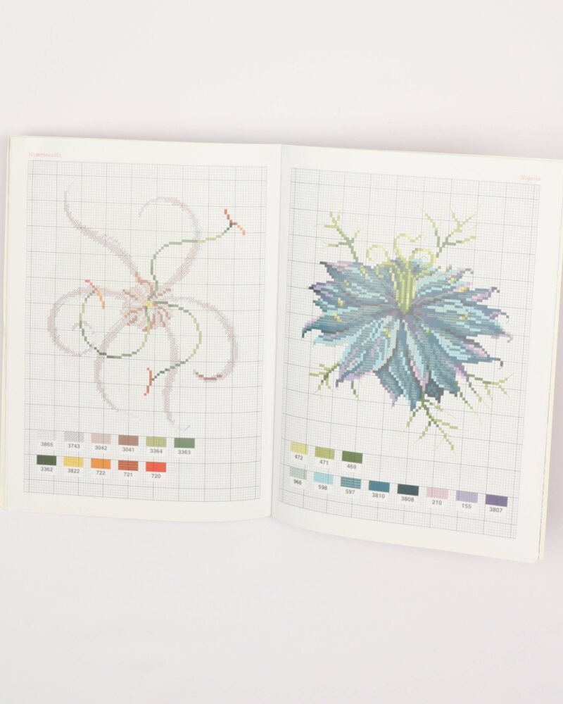 Bog med 45 blomster broderimønstre -