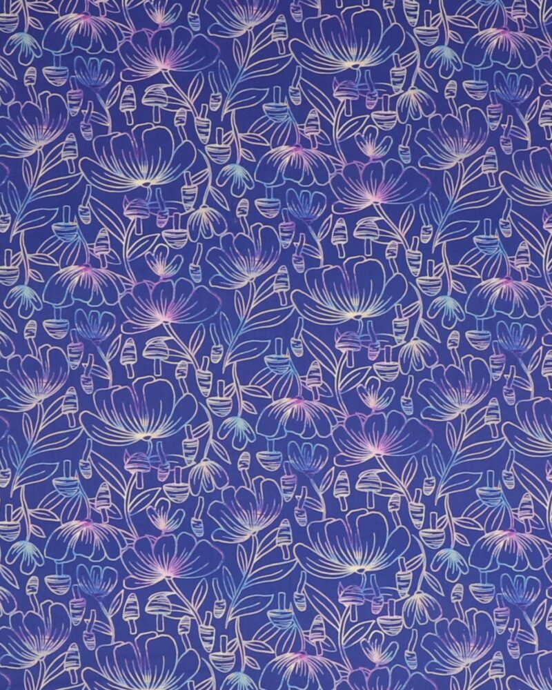 Luminous daydream, blomster og svampe på blålilla - Patchwork - RJR Fabrics