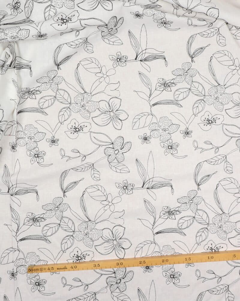 Hør med broderet blomster