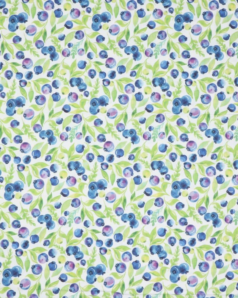 Blåbær og grønne blade på hvid bund - Patchwork - Paintbrush studio fabrics