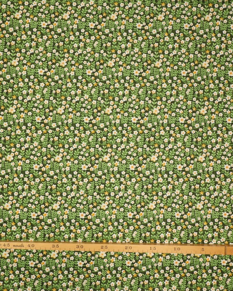 Blomster på stilke med blade på grøn bund - Patchwork - Paintbrush studio fabrics