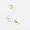 Hvid m. grøn og sart rosa blomst - Perlemor 15 mm -