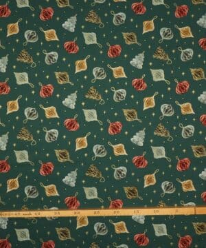 Noel, juleornamenter på mørk grøn - Patchwork - Figo fabrics