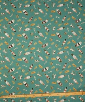 Noel, nøddeknækker figurer på grøn - Patchwork - Figo fabrics
