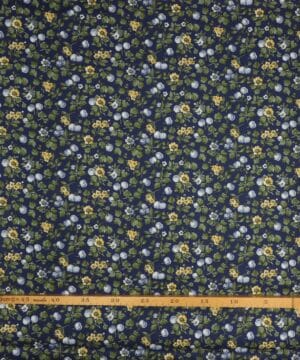 Vilde bær på blå bund - Liberty - Liberty Fabrics