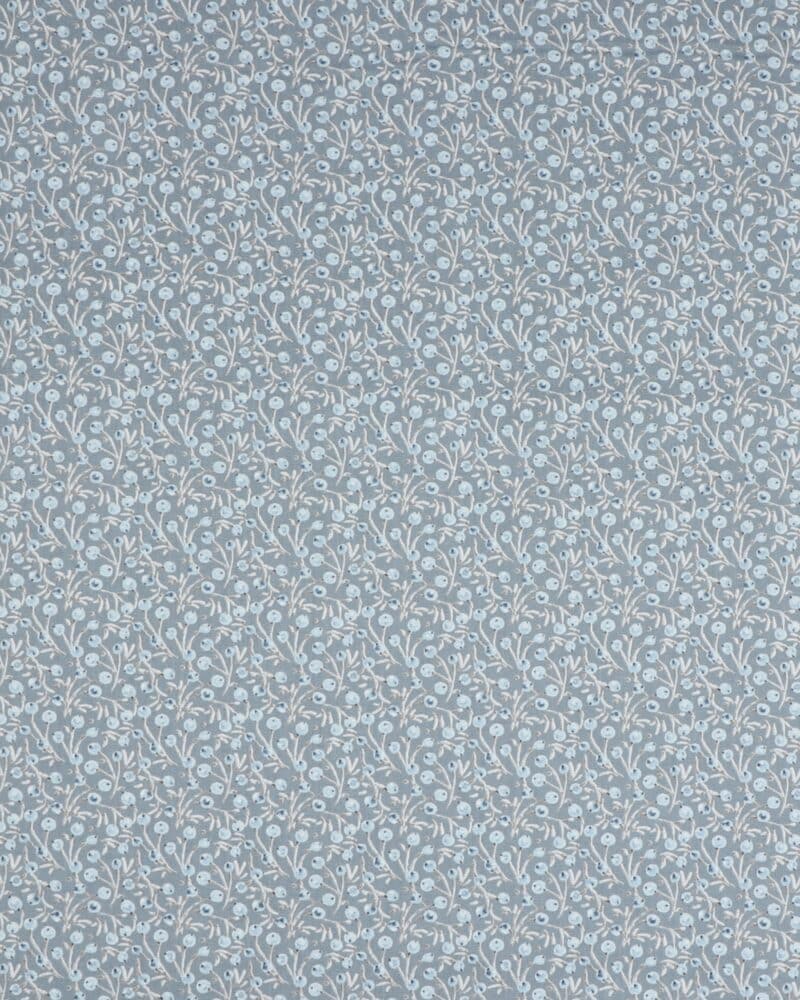 Woodland frost, bær på kviste/gråblå - Patchwork - Wilmington prints