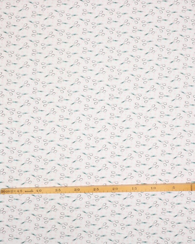 Love you sew, sakse på hvid bund - Patchwork - Studioe fabrics