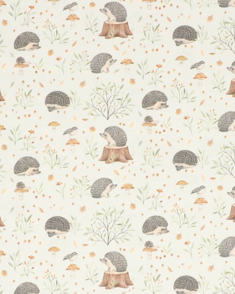 Pindsvin sidder på en træstub, bundfarven er creme - Patchwork - Dear Stella Design