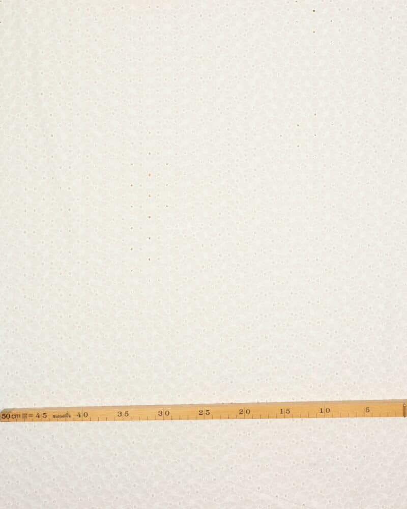 Offwhite med blomster - Broderie Anglaise - Swafing