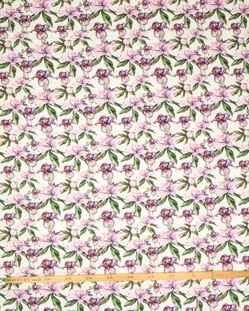 Blomster på hvid bund - Viskose jersey - Info mangler