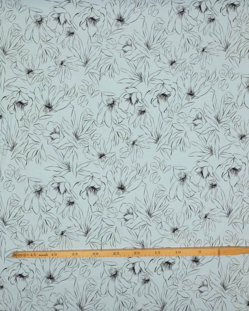 Støvet blå med tegnet blomst - Sandvasket viskose/polyester - Hemmers Itex