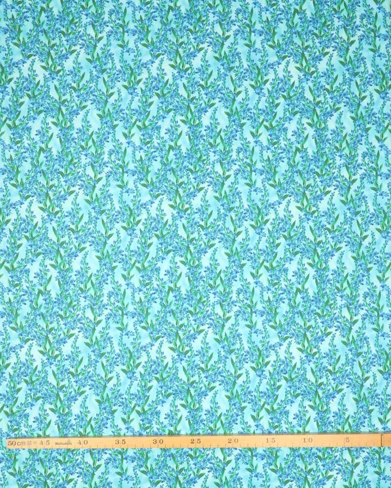 Blå blomster på bund af turkise farver - Patchwork - Stoffabrics